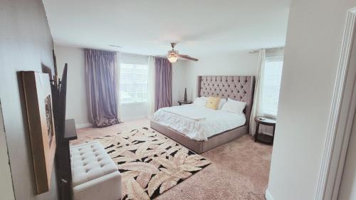 Katil atau katil-katil dalam bilik di Spacious Wilmington Retreat