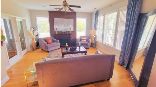 Ruang duduk di Spacious Wilmington Retreat