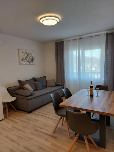 Apartments with parking space Mundanije, Rab - 4953