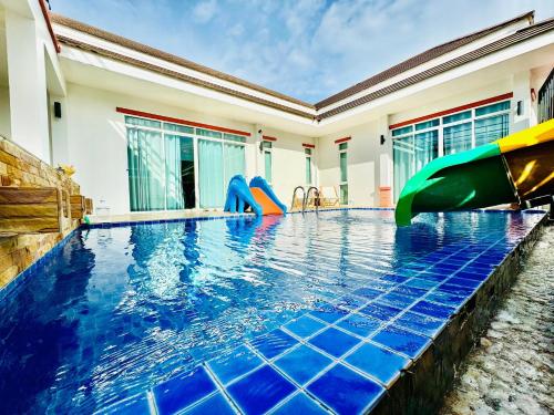 Kolam renang di atau dekat dengan The Paragon Pool Villa Huahin