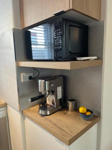 Η κουζίνα ή μικρή κουζίνα στο St Kilda apt close to beach