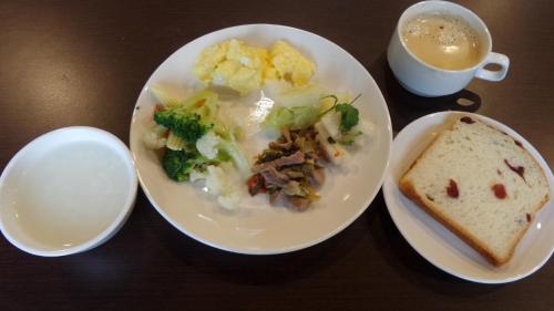 a table with a plate of food and a cup of coffee at Goose House in Yung-an-ts'un