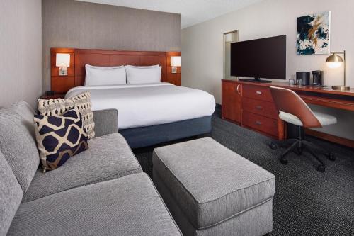 Postel nebo postele na pokoji v ubytování Courtyard by Marriott Fort Collins