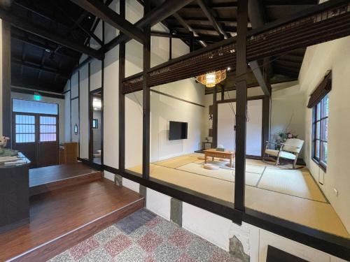 Postel nebo postele na pokoji v ubytování 來珈宿囍 眷村民宿