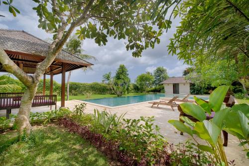 Πισίνα στο ή κοντά στο Ketewel Villa by Sanga Sanga Hospitality