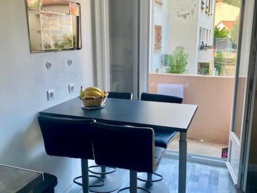 Χώρος καθιστικού στο Appartement F2 rénové centre-ville Amélie-les-Bains - FR-1-703-192