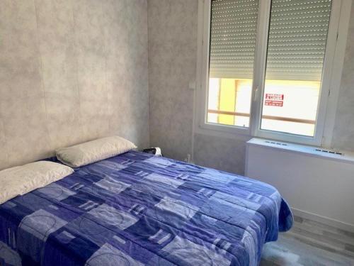 Ένα ή περισσότερα κρεβάτια σε δωμάτιο στο Appartement F2 rénové centre-ville Amélie-les-Bains - FR-1-703-192