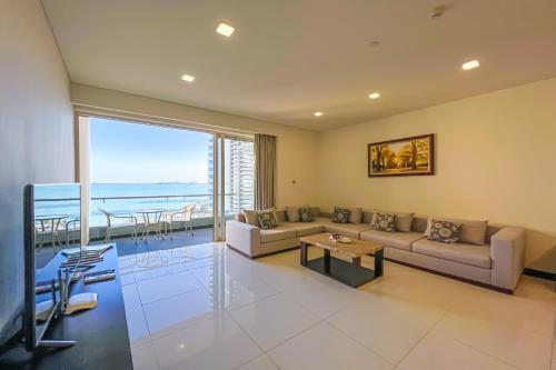Zona de estar de Rozy Apartment in City Center with Sea View