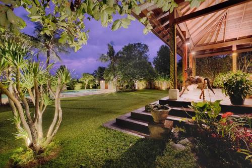 Κήπος έξω από το Ketewel Villa by Sanga Sanga Hospitality