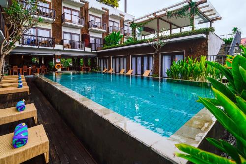 Bazén v ubytování The Kirana Canggu Hotel nebo v jeho okolí