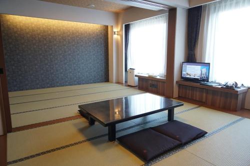 TV a/nebo společenská místnost v ubytování Hotel WBF Sapporo Chuo