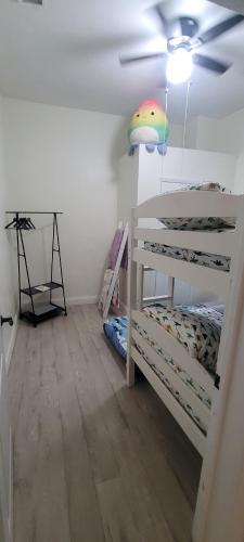a room with two bunk beds and a ceiling fan at Large, Central, Lovely & Cozy 4bed/2bath - House by Everbank Stadium JACKSONVILLE in Jacksonville