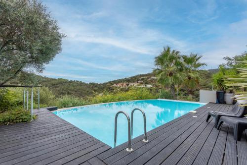 Villa avec piscine et vue mer