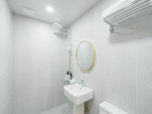 Un baño de Hotel Leo Changwon Central Branch