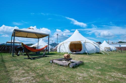 Paisaje cerca de este tented camp
