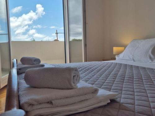Apartment Mia - Two-Bedroom Apartment with Balcony and Sea View