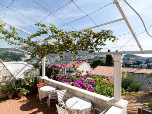 Guest House Misita - One Bedroom Apartment with Balcony and Sea View