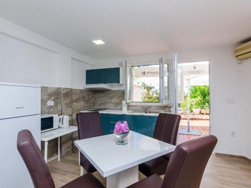 Apartments Paula - One Bedroom Apartment with Shared Terrace