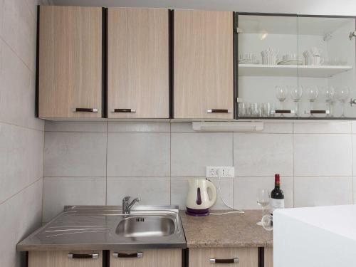 Apartments Djurkovic - Two-Bedroom Apartment with Shared Terrace and Sea View