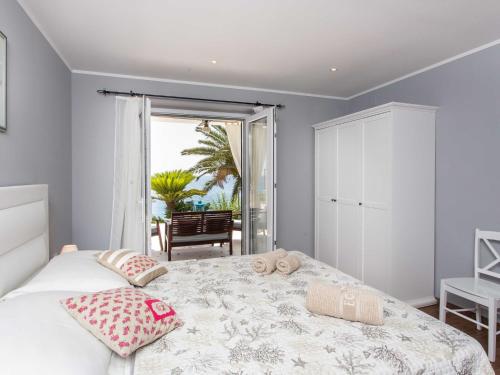 Villa Mirjana - One Bedroom Apartment with Terrace and Sea View Palma