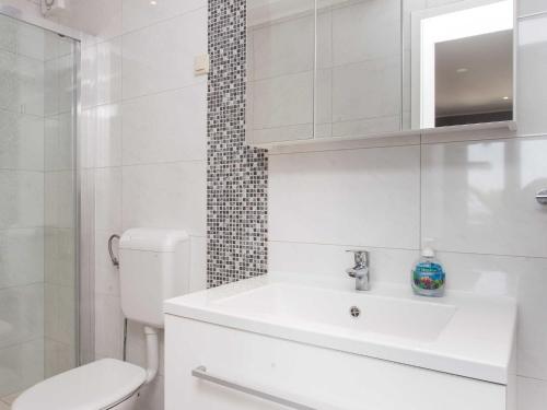 Villa Mirjana - One Bedroom Apartment with Terrace and Sea View Palma