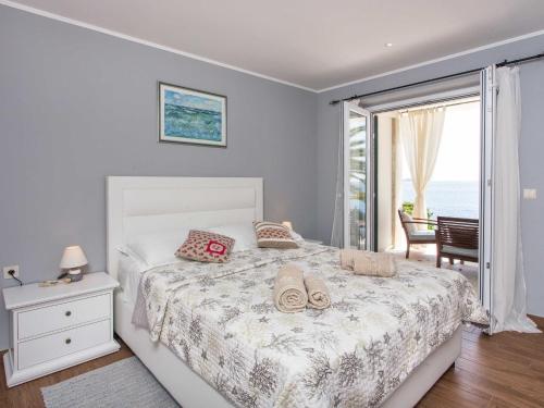 Villa Mirjana - One Bedroom Apartment with Terrace and Sea View Palma
