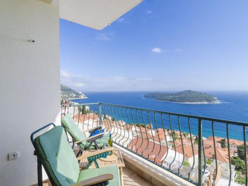 Two-Bedroom Apartment with Terrace and Sea View