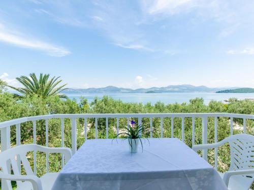Apartment with balcony and sea view