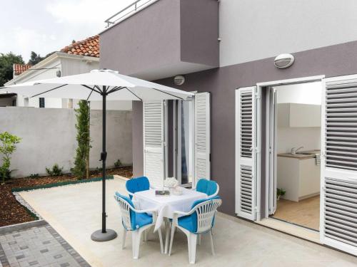 Apartments Villa Karmen - Comfort One-Bedroom Apartment with Terrace Marine
