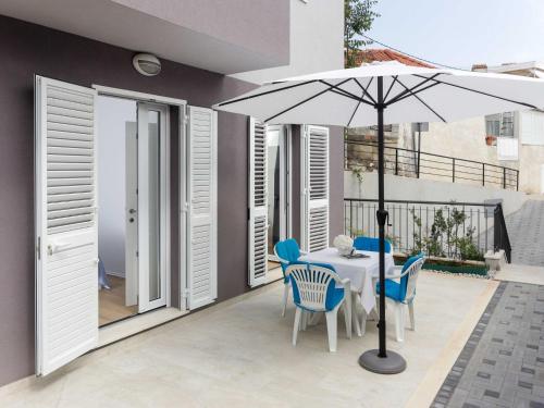 Apartments Villa Karmen - Comfort One-Bedroom Apartment with Terrace Marine