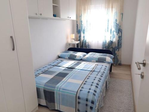 Apartment Meri - Two Bedroom Apartment with Balcony