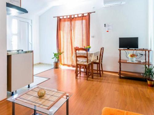 Guest House Fontana - Standard One Bedroom Apartment with Balcony and Sea View