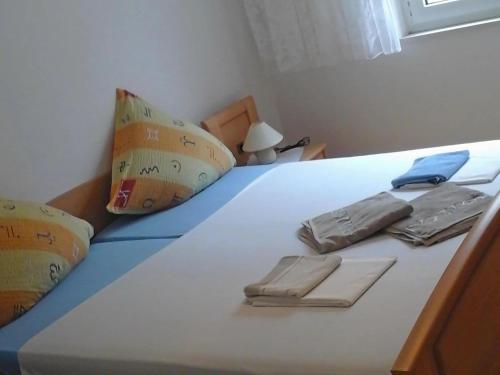 Postel nebo postele na pokoji v ubytování Apartments and Room Katja - Studio Apartment