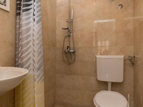 Guest House Bradas- Twin Room with Shared Bathroom No4