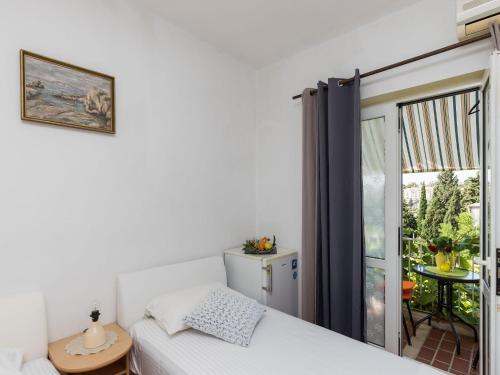 Guest House Bradas- Twin Room with Shared Bathroom No4