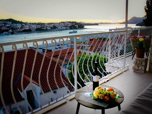 Apartments Tayra - Superior studio apartment with balcony BR1