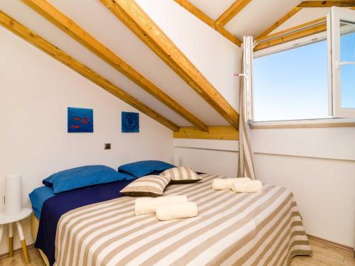 Apartments Knego - Two Bedroom Apartment with Balcony and Sea View