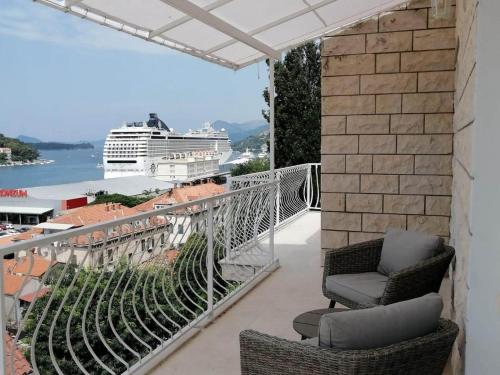 Apartments Tayra - Superior studio apartment with balcony BR1