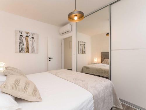 Luxury D Apartments - Luxury Two Bedroom Apartment with Terrace A2