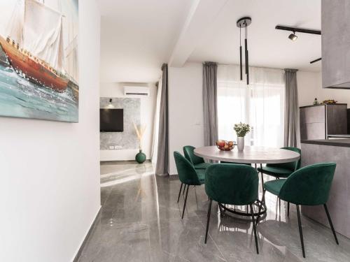 Luxury D Apartments - Luxury Two Bedroom Apartment with Terrace A2