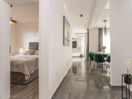Luxury D Apartments - Luxury Two Bedroom Apartment with Terrace A2