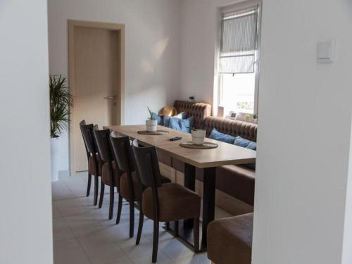 4 bedroom holiday home with pool