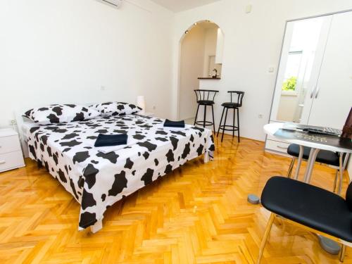 Apartments Ivana TR - Studio with Balcony and Sea View A4