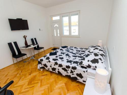 Apartments Ivana TR - Studio with Balcony and Sea View A4