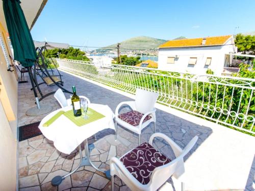 Apartments Ivana TR - Studio with Balcony and Sea View A4
