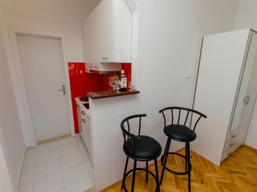 Apartments Ivana TR - Studio with Balcony and Sea View A4