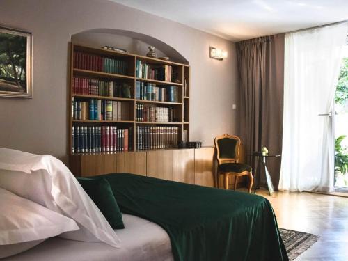 Luxury Suite Jasmin-Two Bedroom Suite with Hot Tub