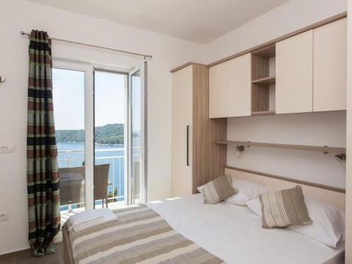 Apartments Villa Ari - Deluxe Three Bedroom Apartment with Balcony and Sea View Second Floor