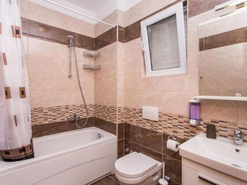 Apartments Villa Ari - Deluxe Three Bedroom Apartment with Balcony and Sea View Second Floor