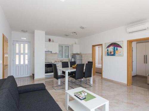 Apartments Villa Ari - Deluxe Three Bedroom Apartment with Balcony and Sea View Second Floor